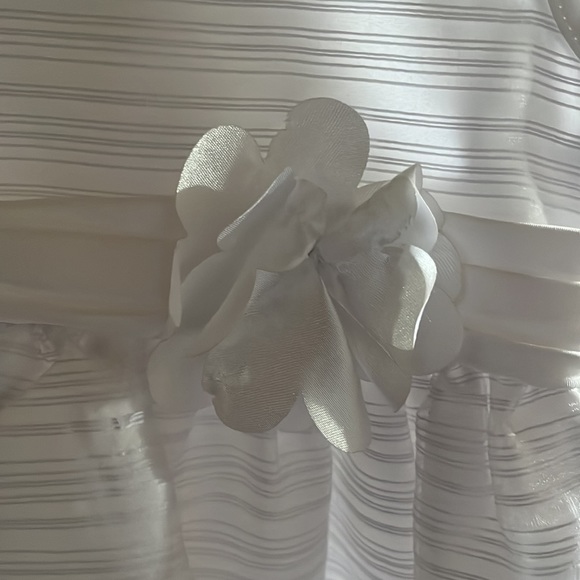 Toddler 3T white dress. - Picture 2 of 3